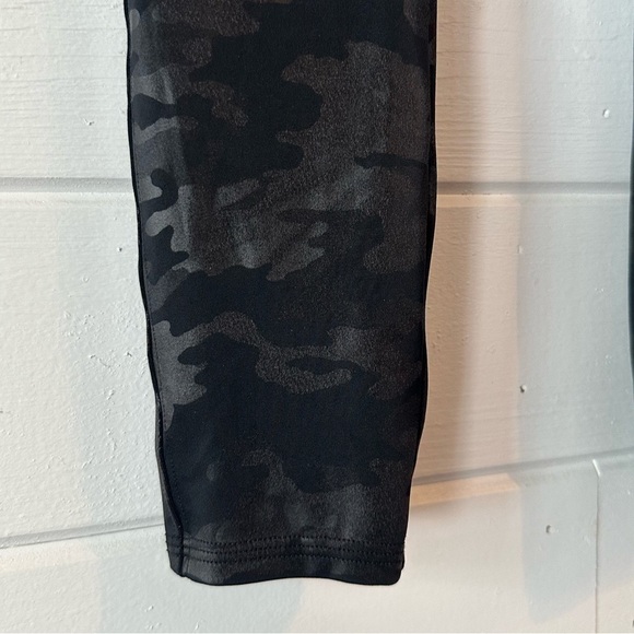 SPANX Faux Leather Matte Black Camo High Waisted Leggings Tummy + Booty Shaping - Picture 11 of 15